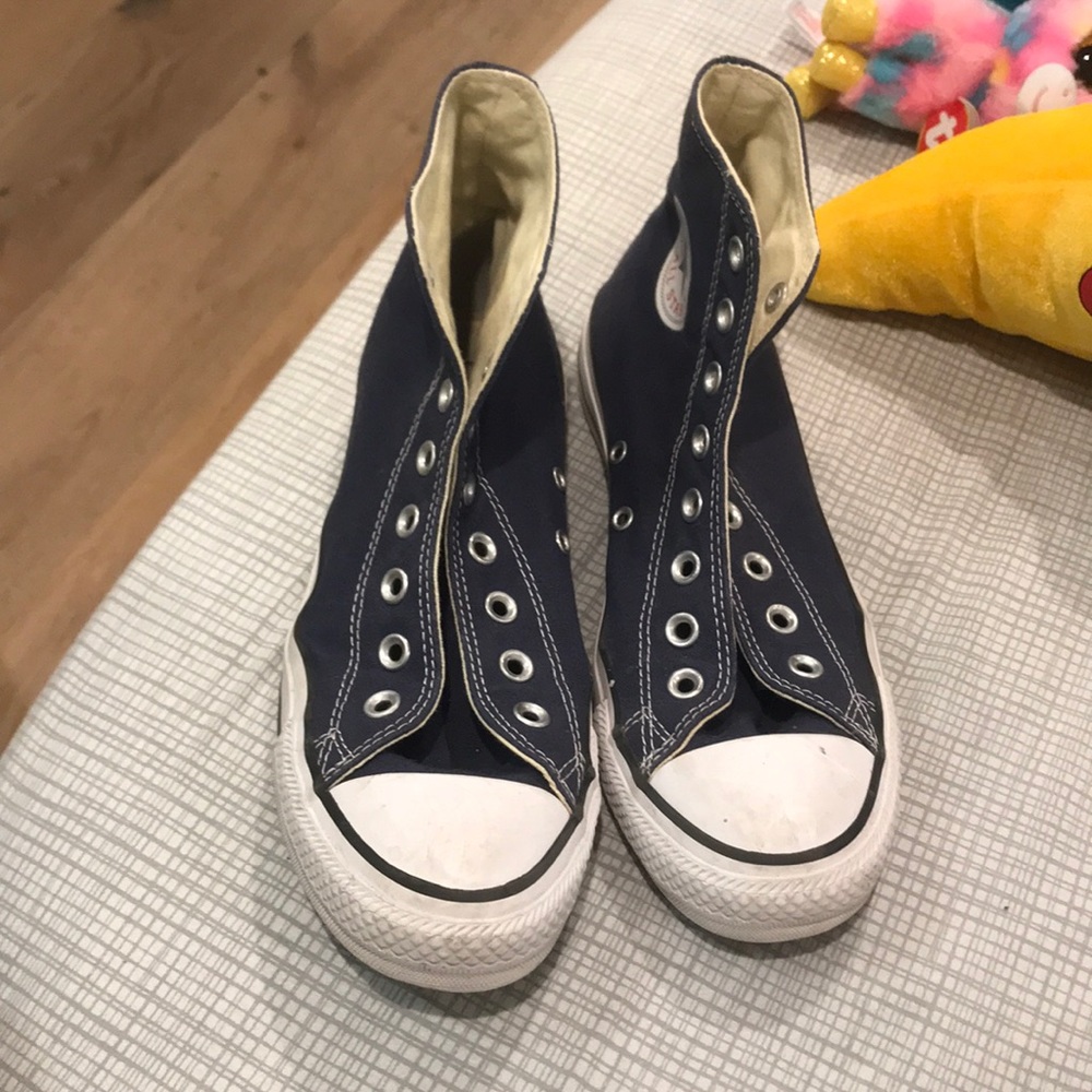 Navy blue converse
